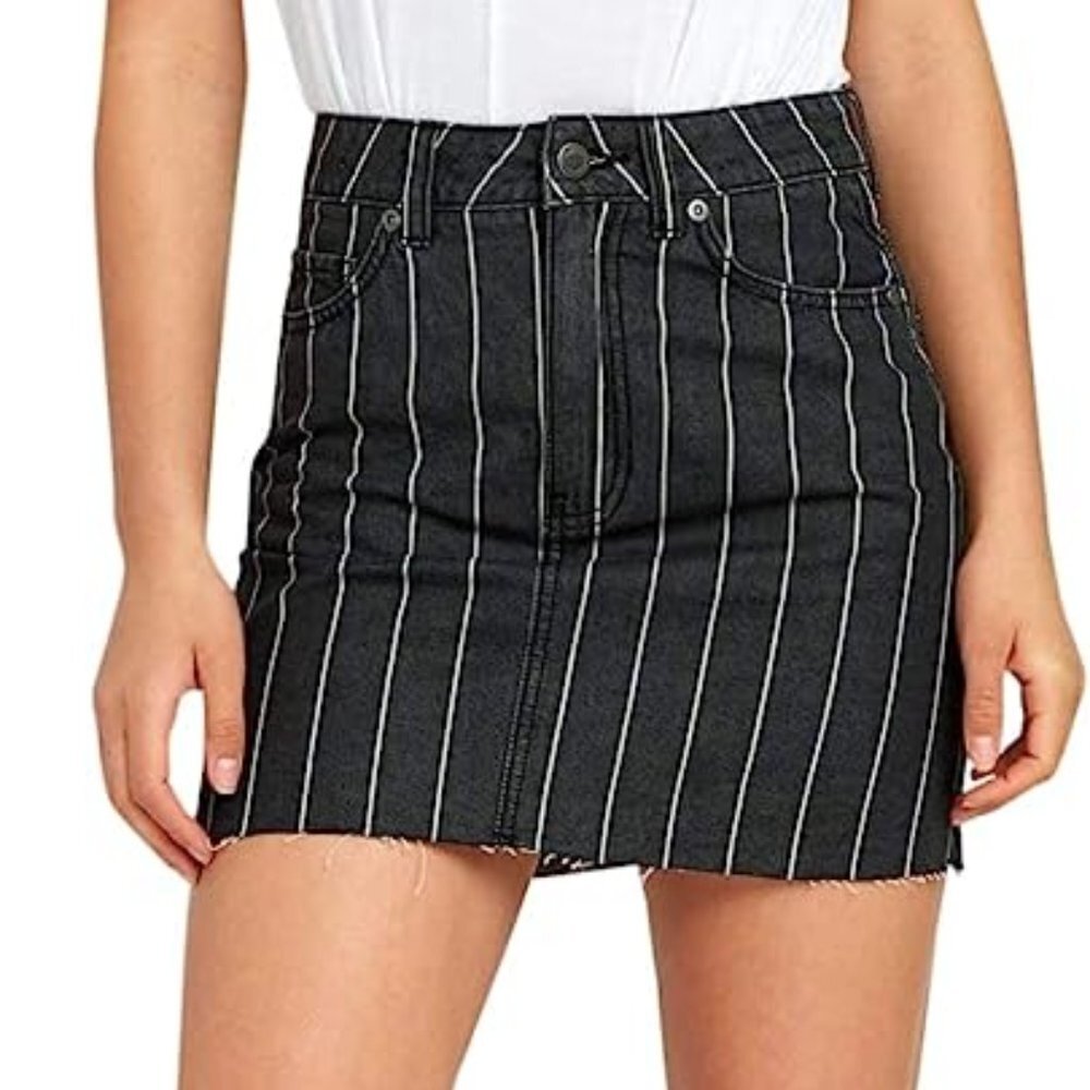 RVCA Rowdy Denim Mini Skirt Stone Washed Black High Rise Raw Hem Size 27 - Picture 12 of 12